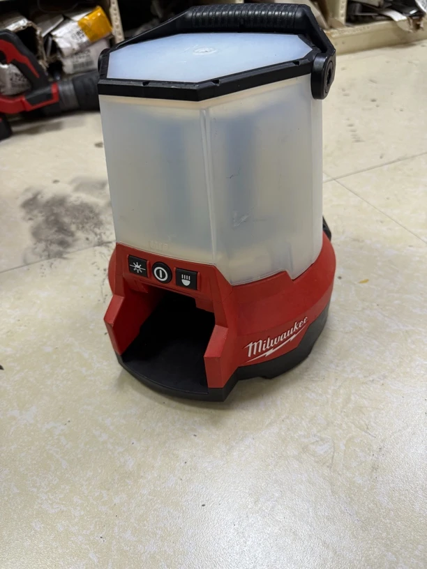 8成 米沃奇18付户外露营灯裸机