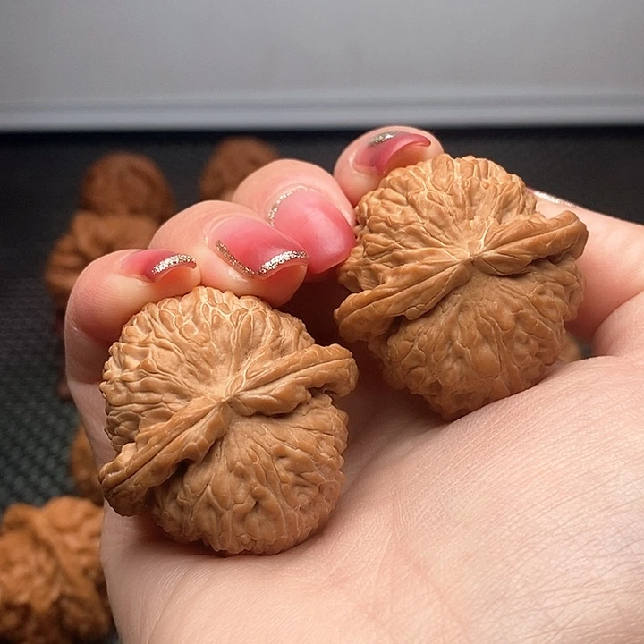 文玩核桃把件阿*白狮