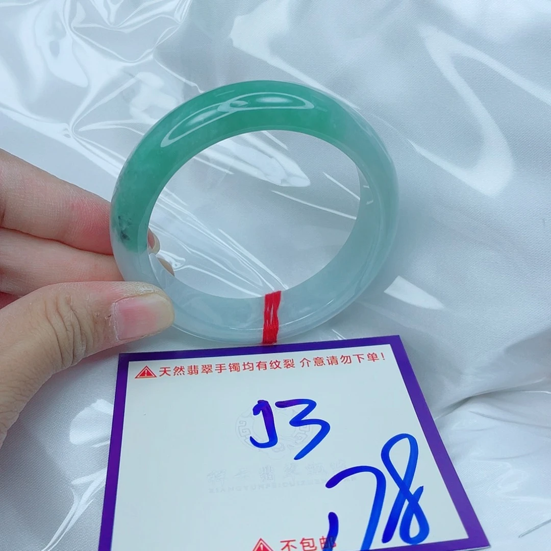 翡翠手镯未镶嵌翡翠