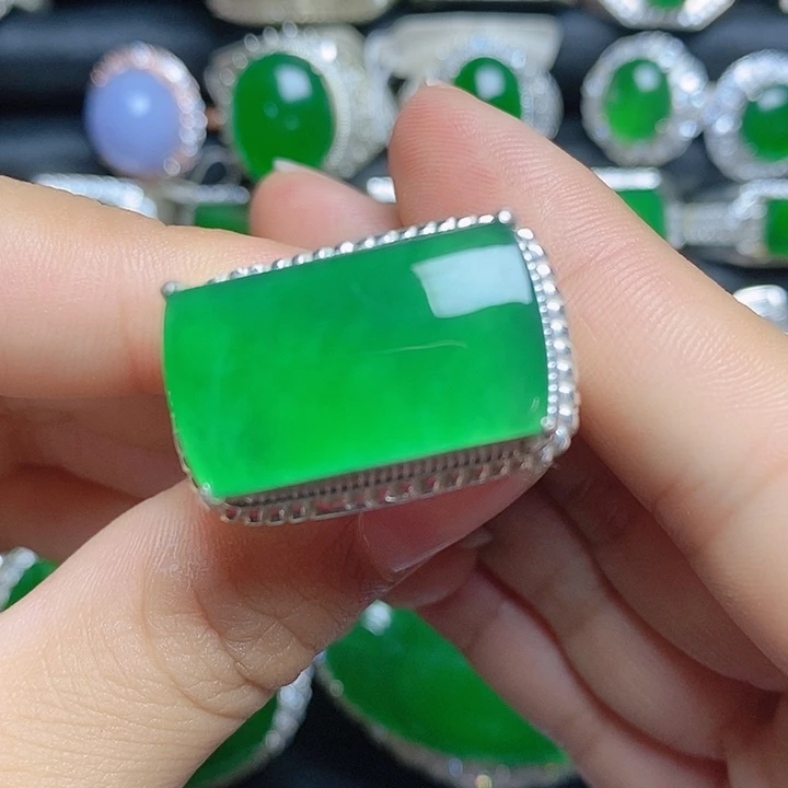 未镶嵌挂件翡翠马鞍