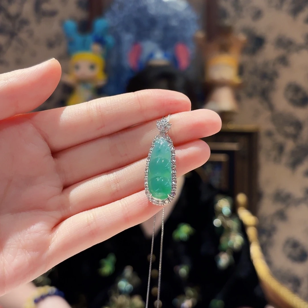 翡翠18K金镶嵌吊坠(赠链)