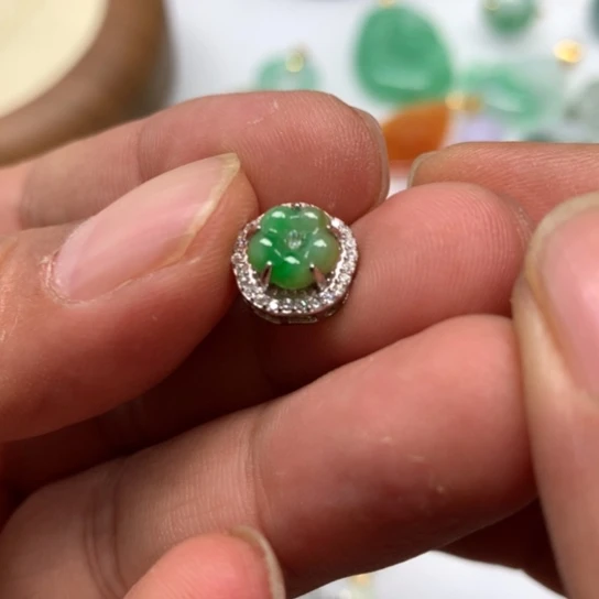 翡翠颈饰未镶嵌翡翠