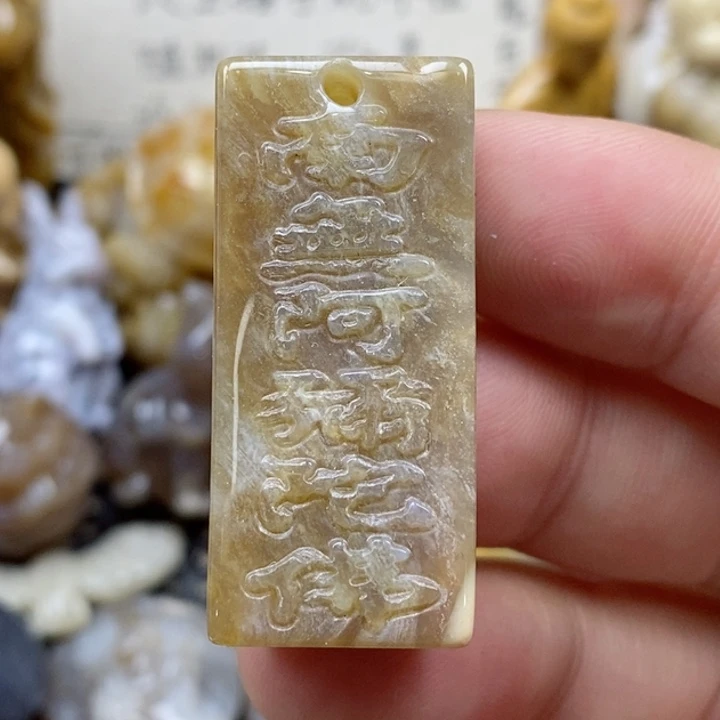 颈饰未镶嵌硅化珊瑚（珊瑚玉）小
