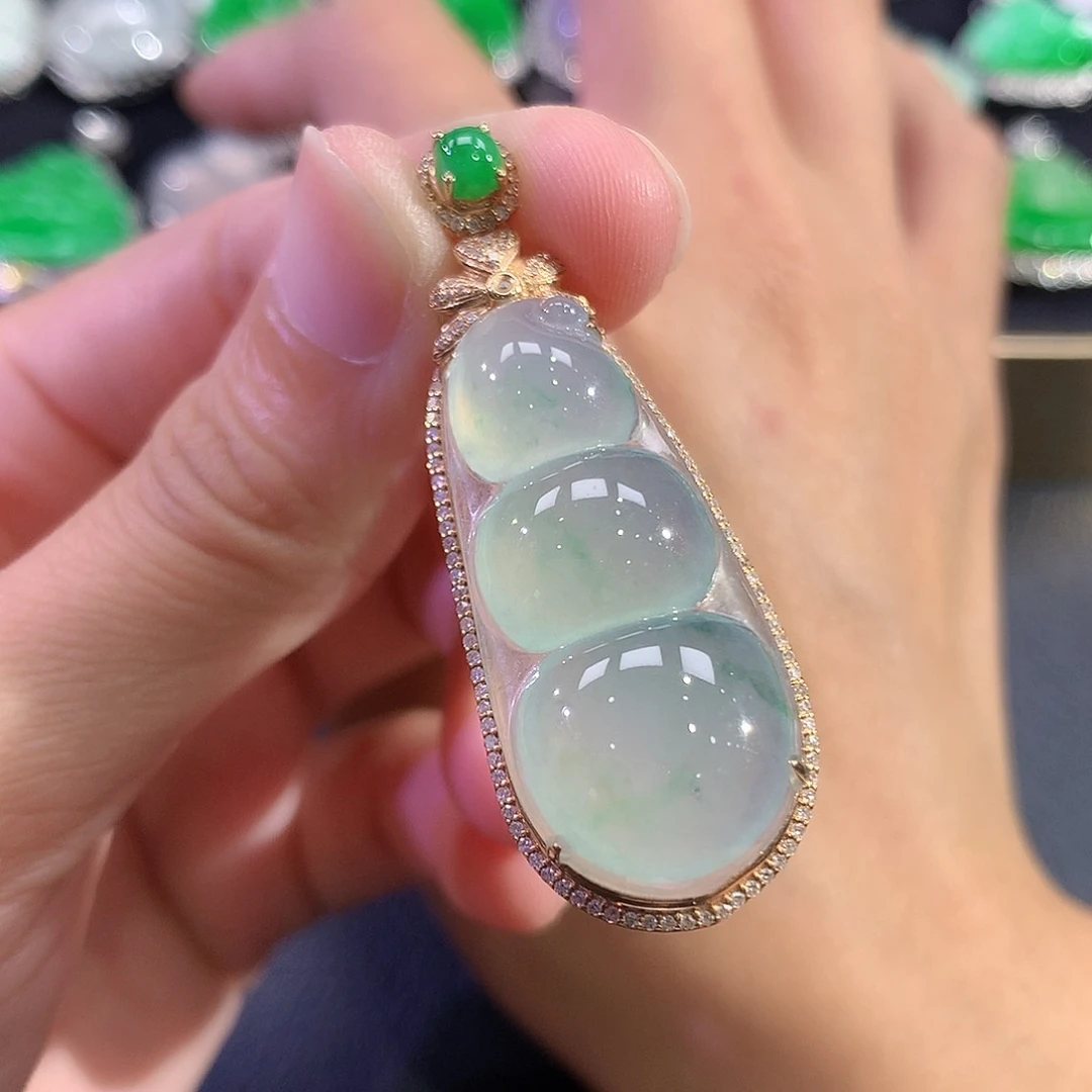 翡翠18K金镶嵌吊坠(赠链)