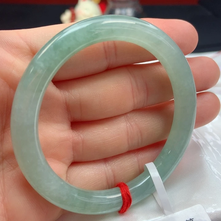 翡翠手镯未镶嵌54圈