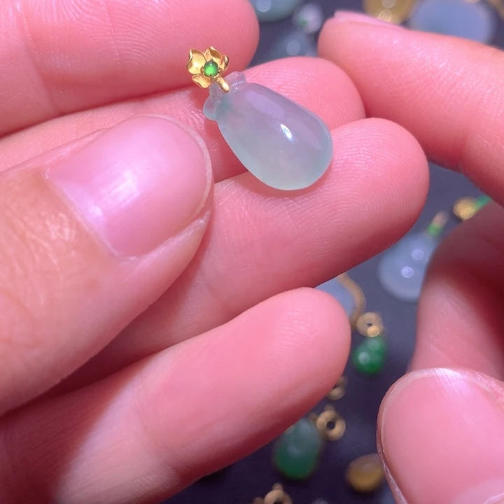 颈饰18K金镶嵌翡翠翡翠