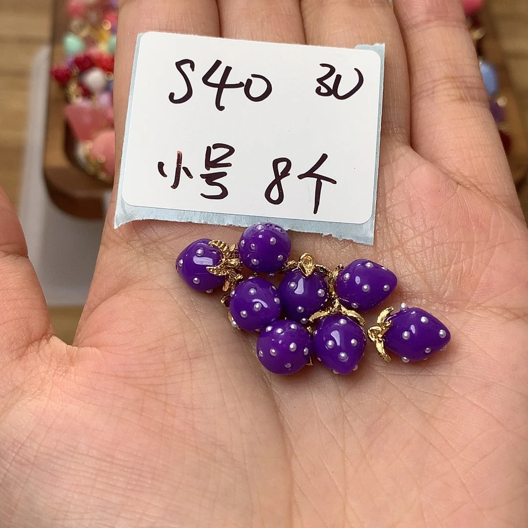 S40 日本树脂草莓吊坠