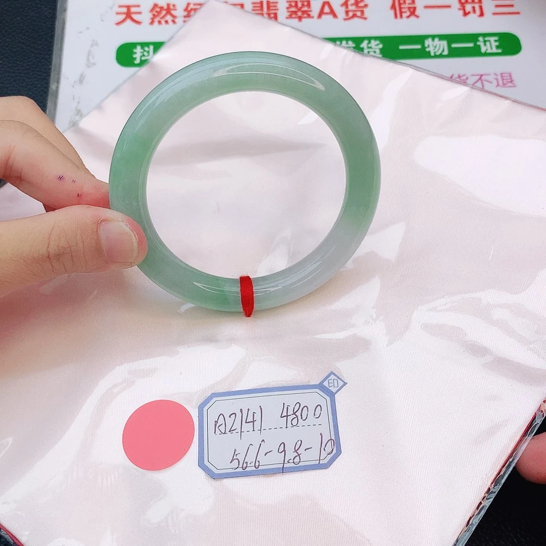 翡翠手镯未镶嵌翡翠