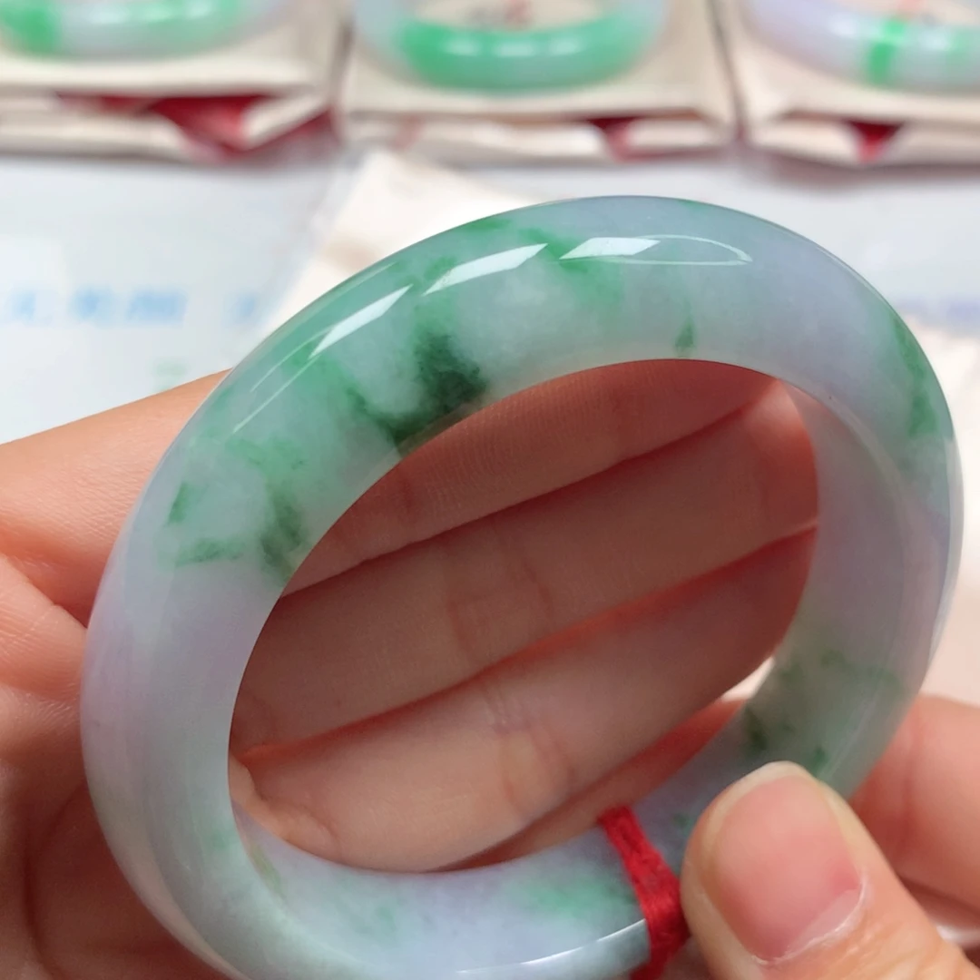 翡翠未镶嵌手镯冰润细腻淡春彩飘辣阳绿色5556