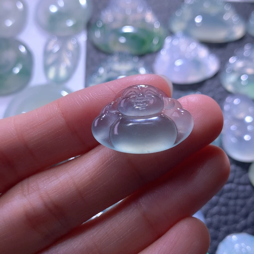 翡翠未镶嵌颈饰佛