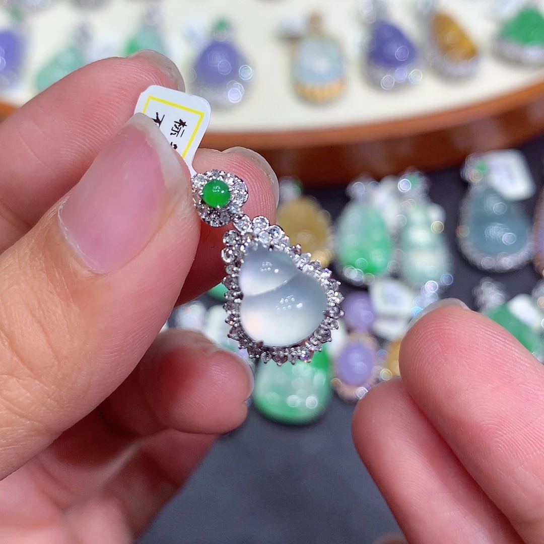 翡翠吊坠(不含链)18K金镶嵌