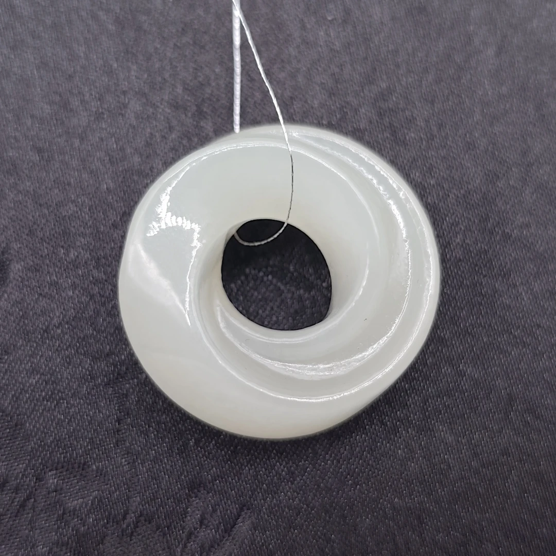 【国玉甄品】 DZ103 和田玉白玉莫比乌斯环吊坠29X29X10mm