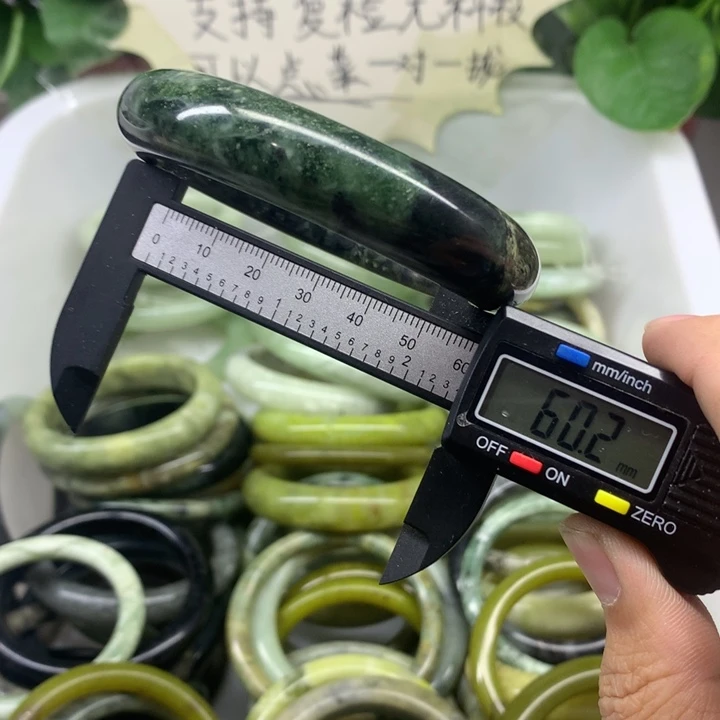 蛇纹石玉未镶嵌手镯69