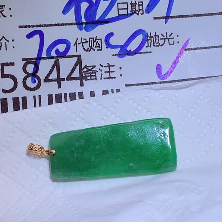 敏***翡翠未镶嵌颈饰hh
