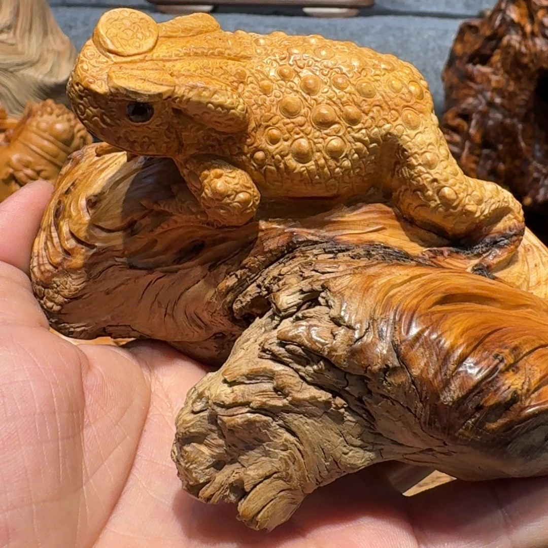 柏木九****宝崖柏雕刻呱呱