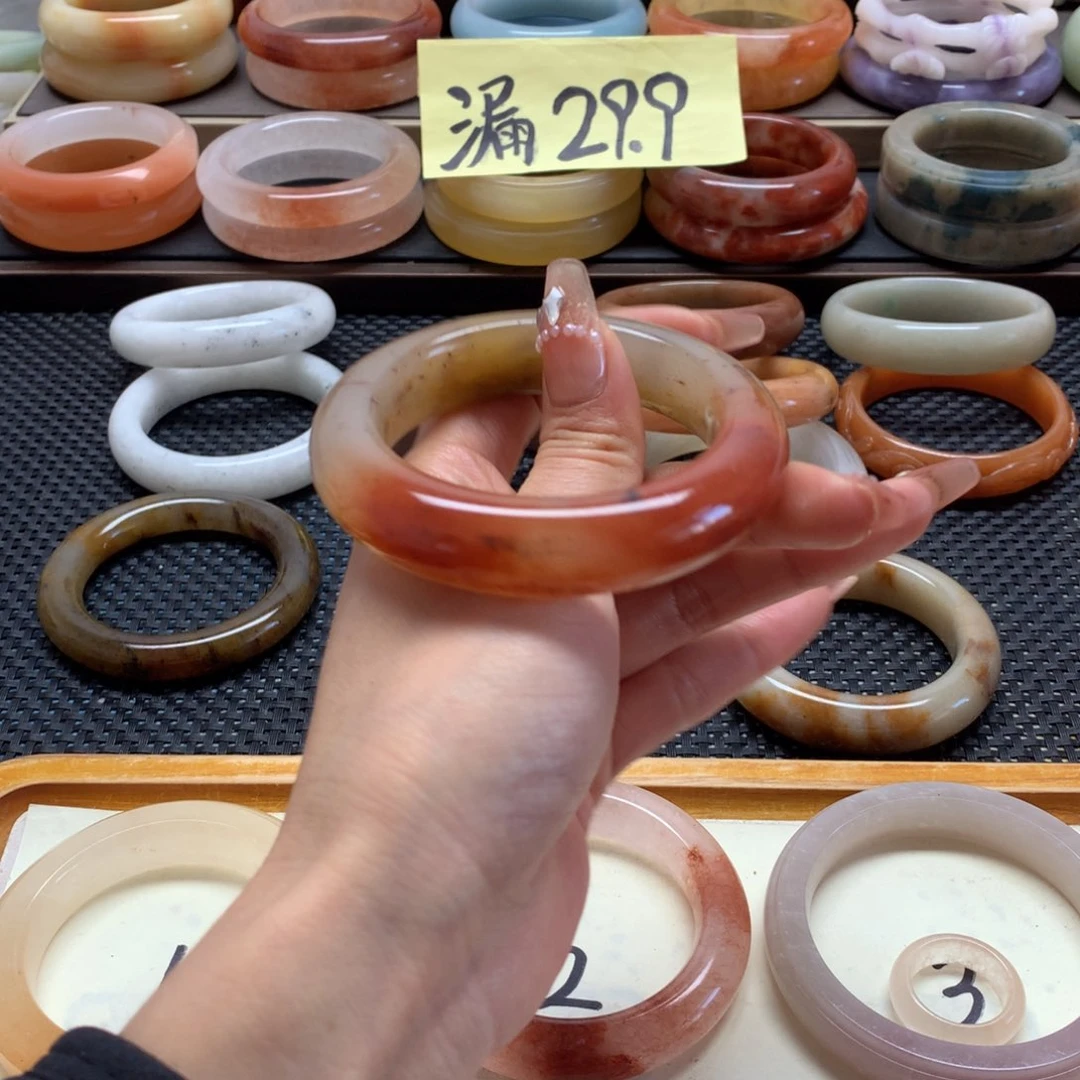 石英质玉手镯未镶嵌伊****3