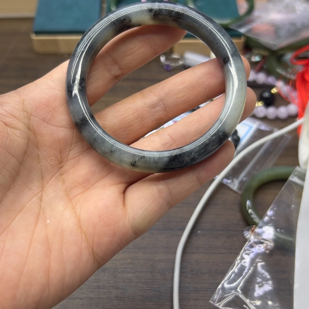 和田玉未镶嵌手镯57.8圈围497瑕