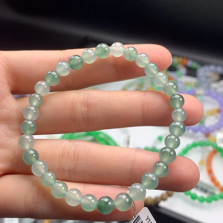 翡翠手镯未镶嵌翡翠