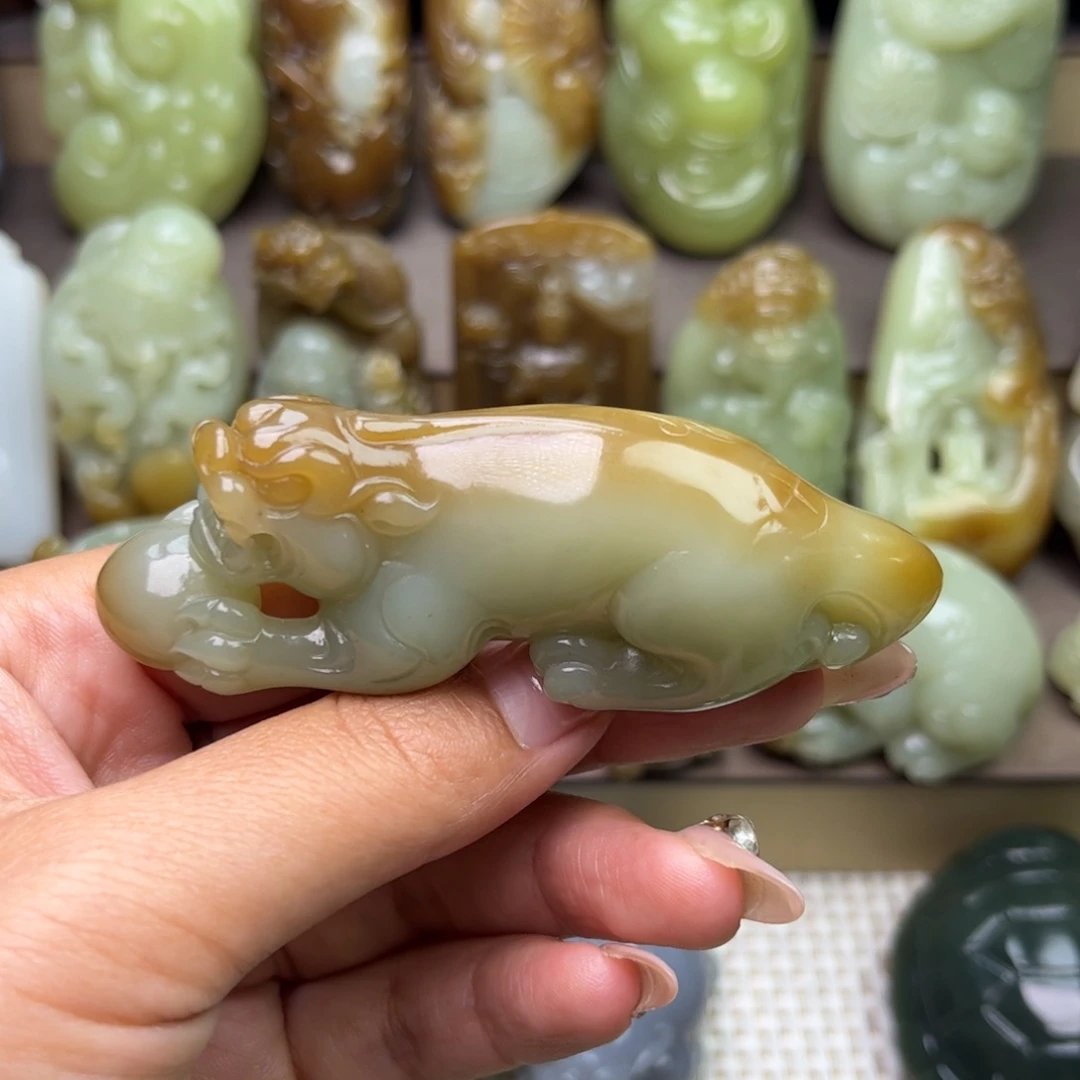 想****和田玉未镶嵌把件