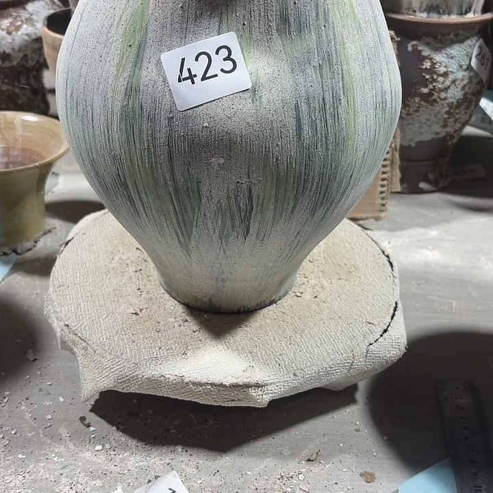 摆件陶高26，口14，无孔，423