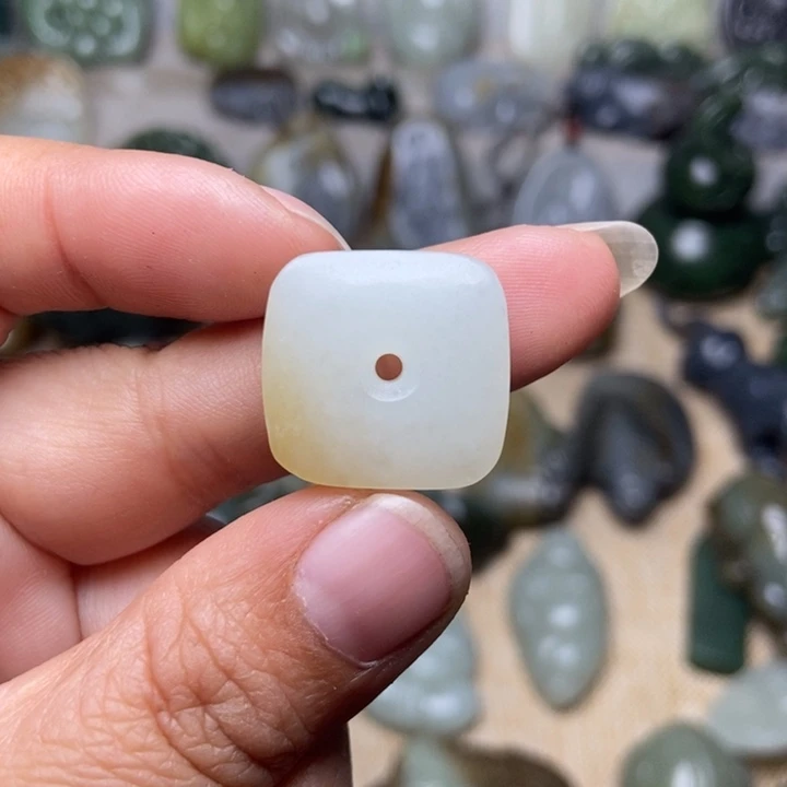 水***银和田玉未镶嵌颈饰