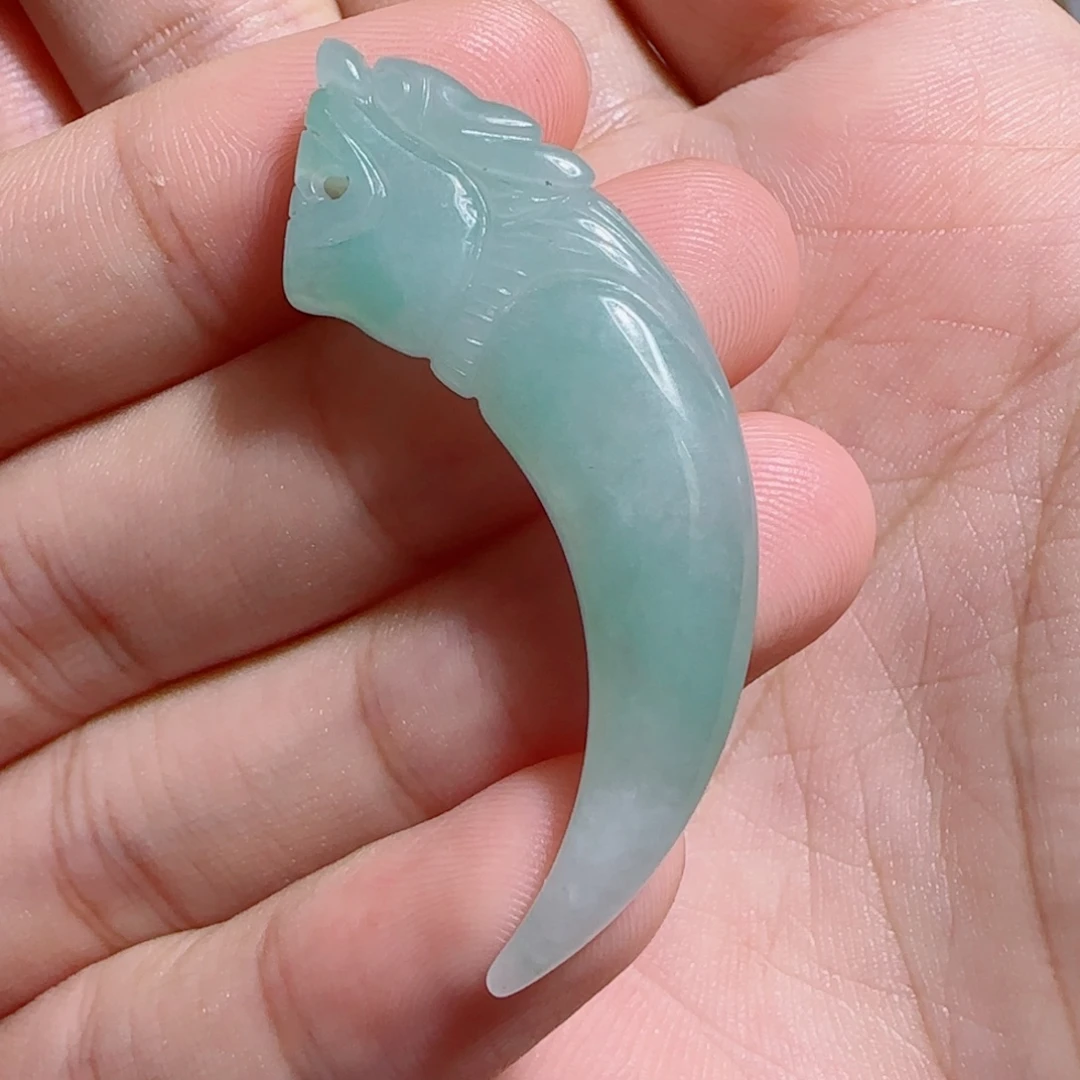 翡翠未镶嵌颈饰龙牙49.2×15.8×6.5