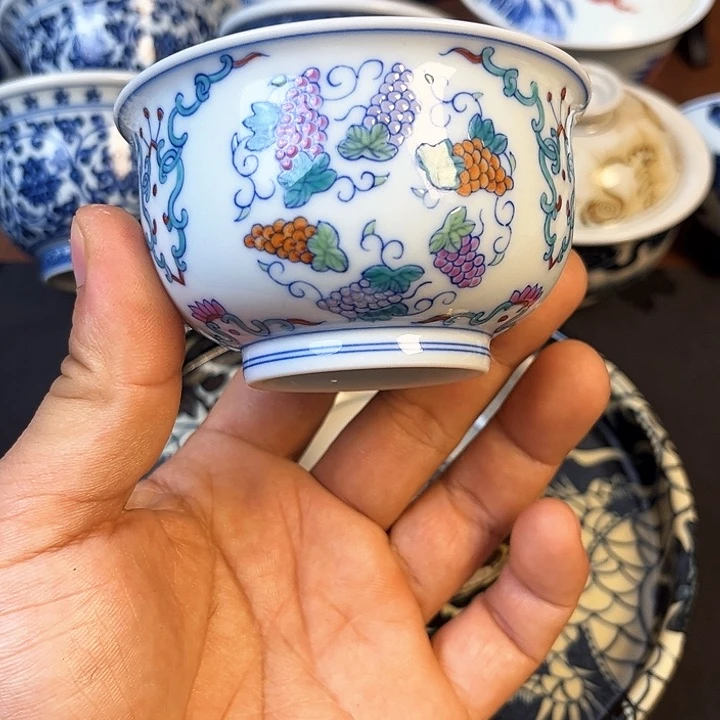 摆件斗彩团葡萄主人杯