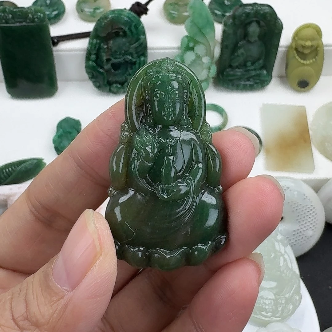 天***鱼独山玉未镶嵌颈饰