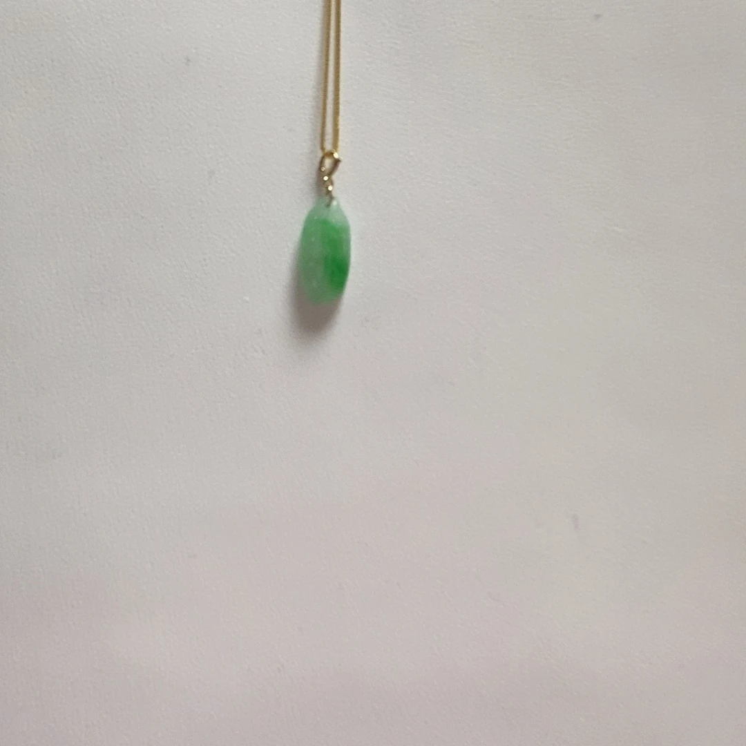 翡翠18K金镶嵌颈饰简单