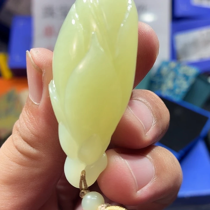 颈饰未镶嵌和田玉（糖玉）