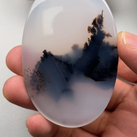 玛瑙/玉髓颈饰未镶嵌田**?