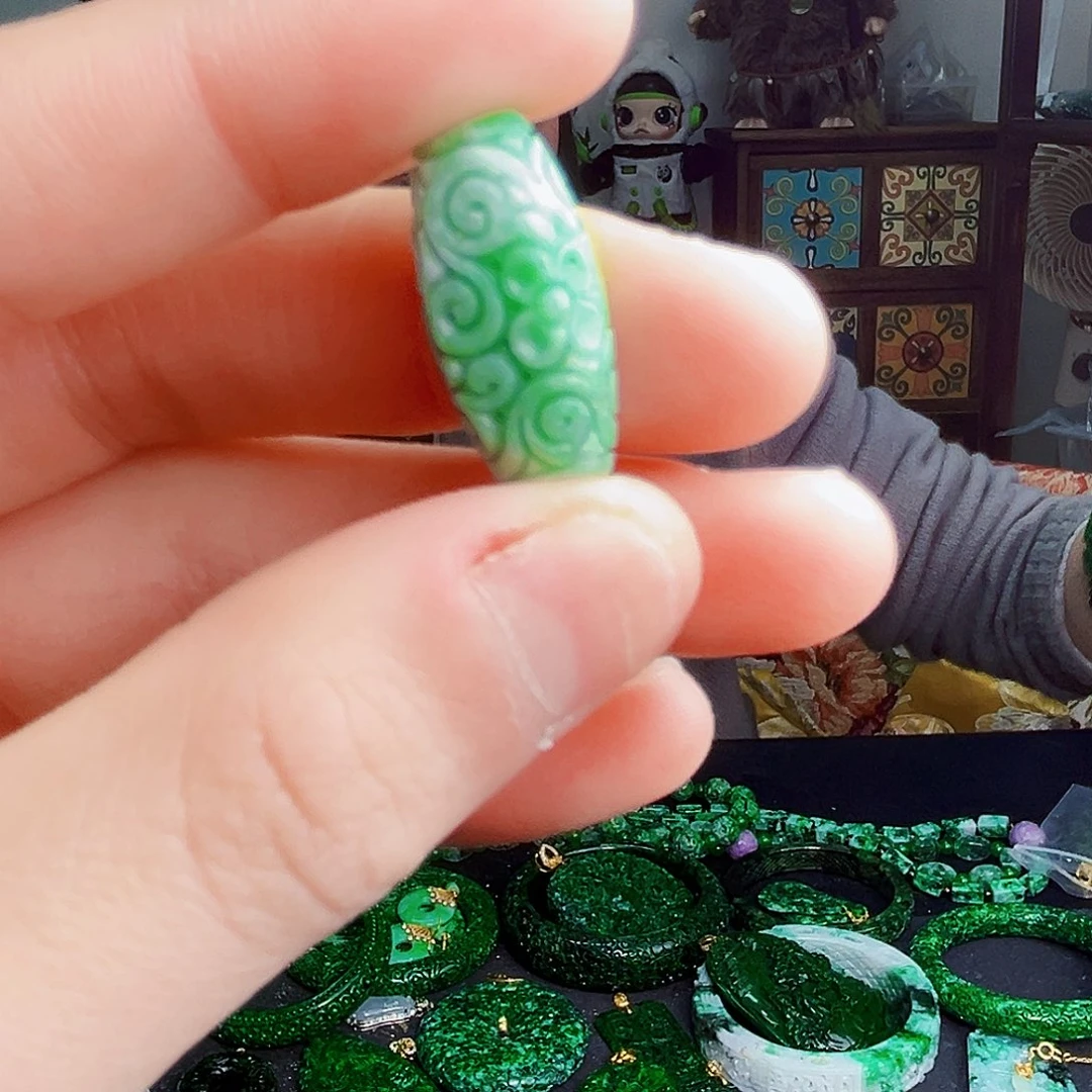 颈饰未镶嵌翡翠多样性