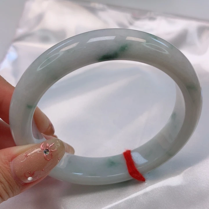 翡翠手镯未镶嵌57圈