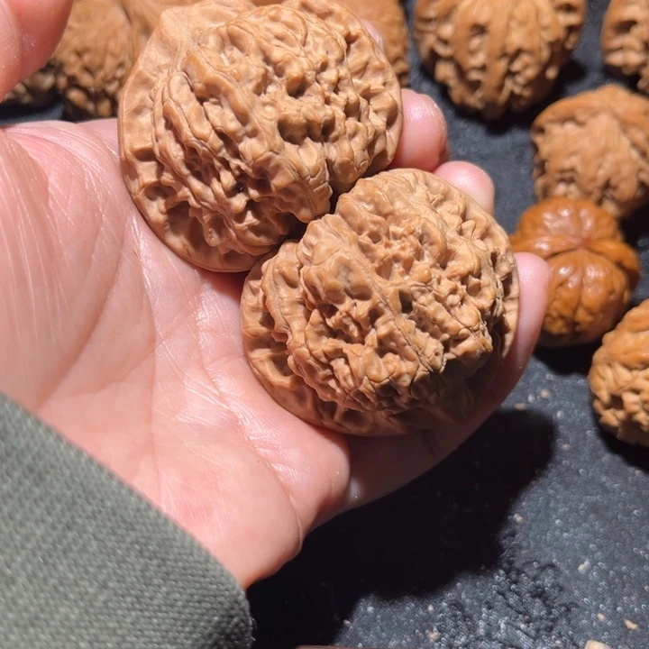 龙脊菩提吊坠桃心官帽