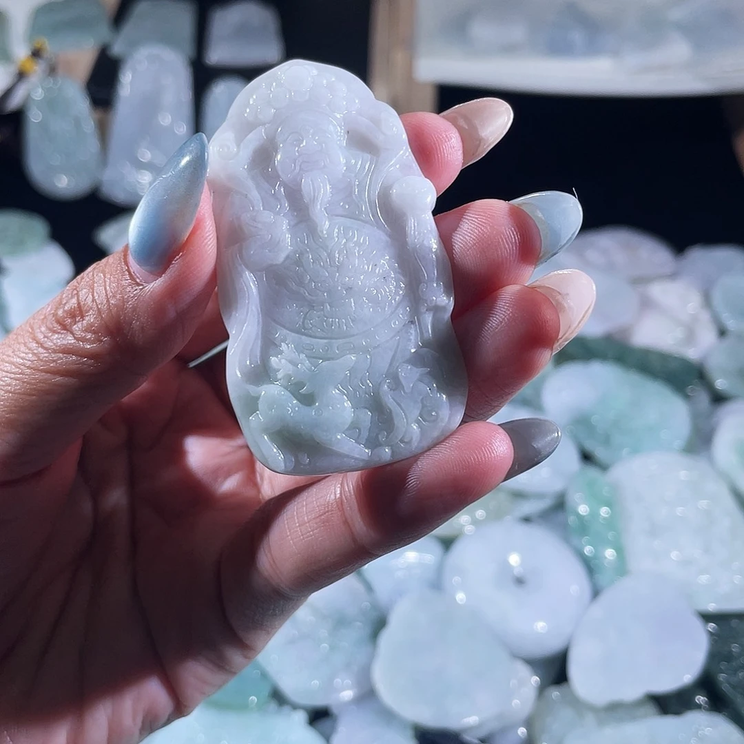 翡翠未镶嵌颈饰财神