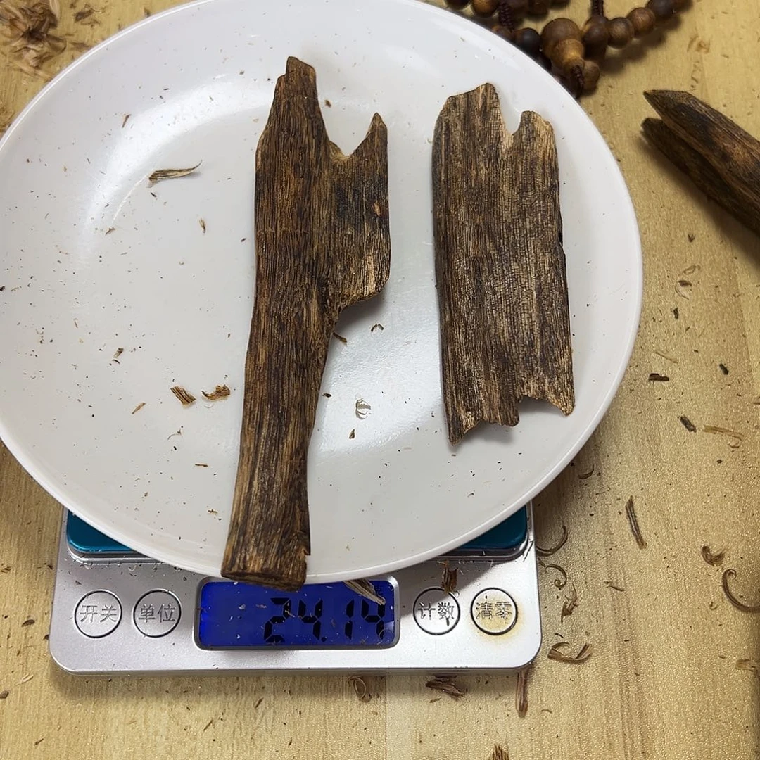 二***子木绿奇楠块料原材料24克