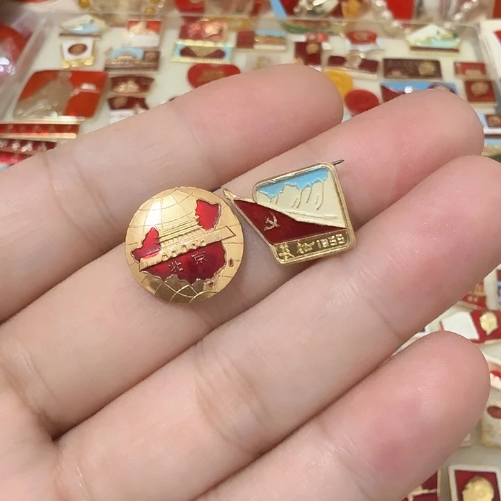 铝蛇**谁毛爷爷像章