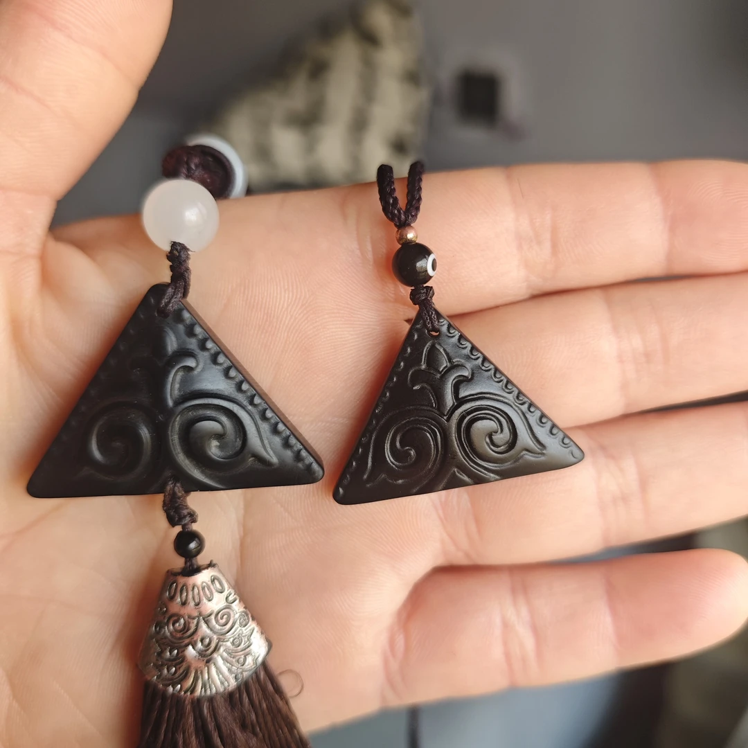 车挂和吊坠黑色tumar