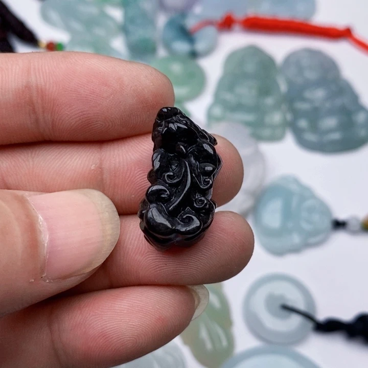 颈饰未镶嵌翡翠貔貅