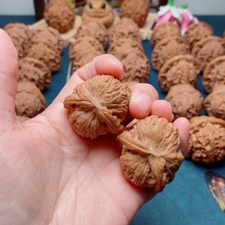 文玩核桃把件白狮子异形