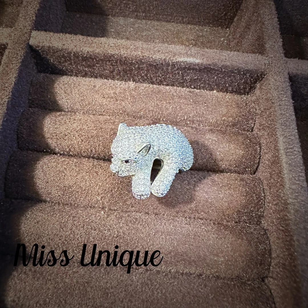 C511瑞士银色豹子满钻戒指