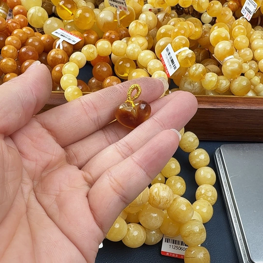 琥珀未镶嵌珠宝奇石