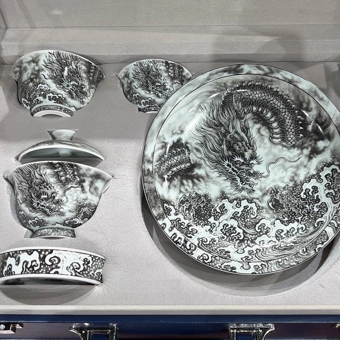 瓷片景德镇瓷器精品陈列