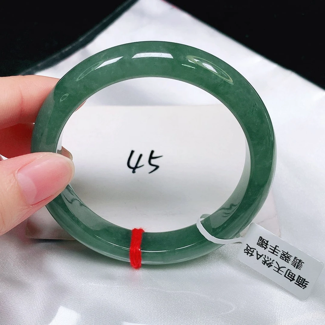 翡翠手镯未镶嵌翡翠手镯未镶嵌