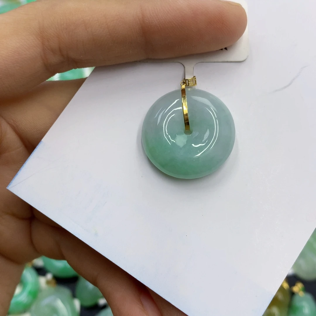 翡翠18K金镶嵌颈饰翡翠