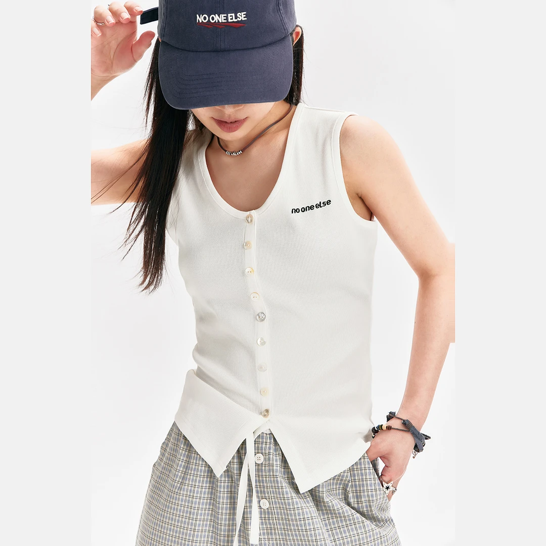 NO ONE ELSE美式复古女装夏季字母绣花V领外穿无袖上衣单排扣背心