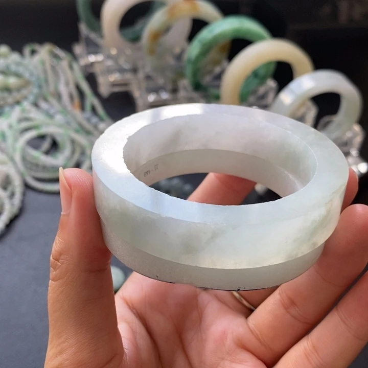 未镶嵌翡翠手镯定制翡翠