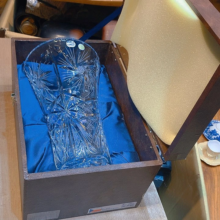 捷克制水晶花瓶的哦哈哈哈