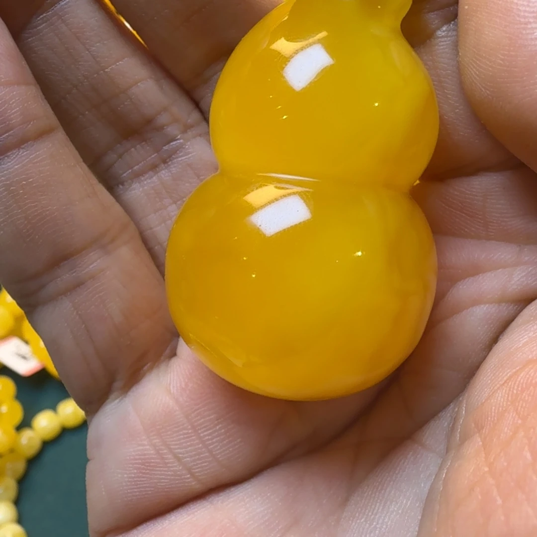 蜜蜡未镶嵌珠宝奇石