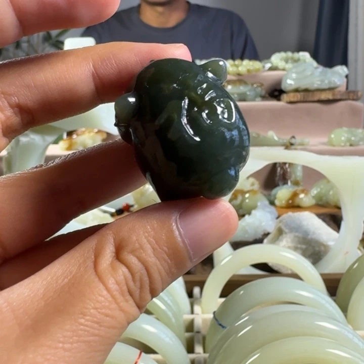 颈饰未镶嵌和田玉（糖玉）